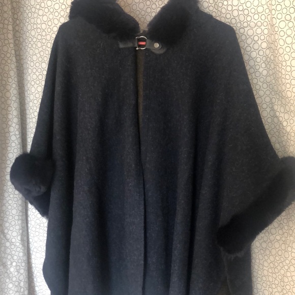 Blue/army green fur trimmed cape - Picture 1 of 6